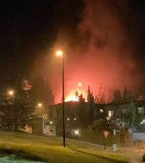 A través de redes sociales, los poblanos. Cuerpo De Bomberos De Santiago On Twitter Ahora Bomberos Se Encuentra Desplegado En Incendio En Av Parque El Golf Y Lomas De La Dehesa Lobarnechea Emergenciascbs Https T Co Xecbbtidtb