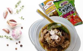 Setelah selesai dimasak, rawon disajikan dengan tauge, sambal terasi, dan telur asin. Rawon Daging Analog Praktis Enak Dan Lezat Maret 2021