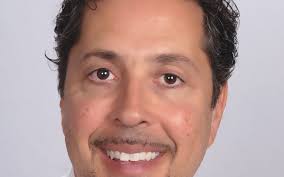 Glenn Sabin is a Radical Remission survivor of Chronic Lymphocytic Leukemia  (CLL). Diagnosed at the early age of 28, his doctors told him there was no  cure for his type of cancer,