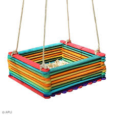 Grâce à ta mangeoire, tu vas attirer de nombreux oiseaux dans ton jardin ou sur ton balcon ! Diy Fabriquer Une Mangeoire Pour Oiseaux Idees Conseils Et Tuto Activite Manuelle Enfant
