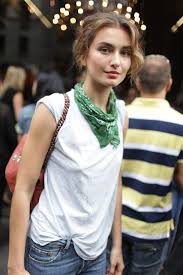 Check out our paliacates selection for the very best in unique or custom, handmade pieces from our банданы shops. Look Mascadas Paliacate En El Cuello Semana De La Moda Moda Moda Estilo