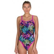 Cet été 2018 le bikini, le tankini et trikini joueront les vedettes sur les plages. Speedo France Natation