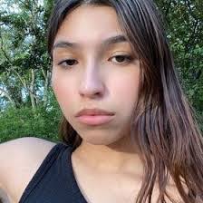 Elizabeth Bella's Instagram, Twitter & Facebook