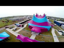 Find the perfect hermanos vazquez circus stock photos and editorial news pictures from getty images. Circus Vazquez Woodfield Mall Parking Lot Chicago