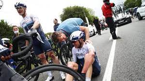 Seldom do we know what happens to a crashed cyclist unless they're in the yellow. Bwu50yvne1ofcm