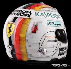 In der formel 1 hält sich hartnäckig das gerücht, dass lewis hamilton nicht mehr mit seinem ersatzmann george russell redet. Lego Und Ferrari Formel 1 Uberraschung Vettel Tragt Lego Helm