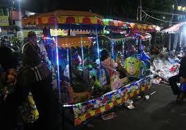 Diakuinya, akibat wabah virus itu, dia mengalami. Pasar Malam Near Me Thursday
