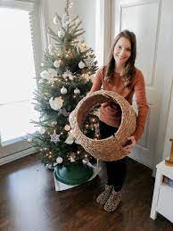 Diy Wicker Tree Skirt Step By Step Instruction A Pinch Of Austria Blog Apinch Christmas Tree Basket Skirt Easy Christmas Decorations Wicker Tree Skirt