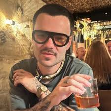 Sir Faye Muñoz (@sirfayemunoz)