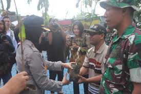 Check spelling or type a new query. Polres Tanjung Perak Gelar Penanaman 1 200 Bibit Pohon Pemberian Santunan Ke Anak Yatim