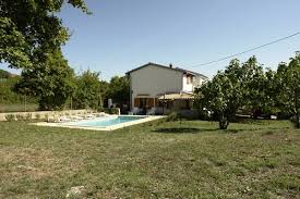 The vacation home comes with 1 bedroom, a tv and a fully equipped kitchenette that provides guests with a fridge, a stovetop, a washing machine and a toaster. Unterkunft Holiday House Amore Haus In Bajcici Gloveler