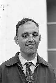 Derrick Street, Rotherhithe SE16. Derrick Street used to run from Randall's  Rents (the pathway next to the Ship & Whale pub that is used for access to  the river bank) to Odessa