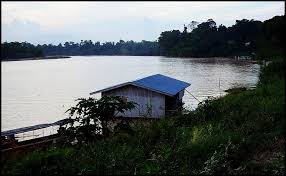 Tepian sungai kelantan mudah banjir terutama pada musim tengkujuh,bulan november hingga disember setiap tahun. Sungai Kelantan Sekilas Pandang