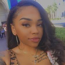 erin (@yourstruly512)