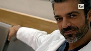 Lo sceneggiatore della serie rai campione di ascolti, francesco arlanch, ha dichiatao al settimanale di più tv chi sono i tre nuovi acquisti del cast. Doc Nelle Tue Mani Tre Nuovi Attori Nel Cast Insieme A Luca Argentero