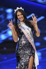 Conta oltre 1milione e 200 mila followers, avendo negli anni acquisito sempre più consensi. Clarissa Marchese Crowned Miss Italia 2014 Italy Magazine
