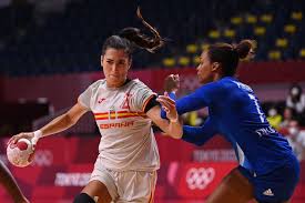El torneo femenino de fútbol en los juegos olímpicos de 2020 se lleva a cabo en tokio y en otras cinco sedes de japón, del 21 de julio al 6 de agosto de 2021. Ekyhc4aqvmjcpm