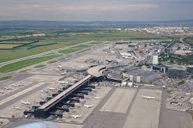 Vienna international airport is the international airport of vienna, the capital of austria, located in schwechat, 18 km southeast of centra. Vienna International Airport Wikipedia