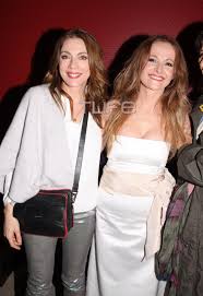 Η σχέση τους αν και δεν την παραδέχτηκαν ποτέ δημοσίως μέτρησε 8 χρόνια και ήταν ένας έρωτας με διάρκεια. Smaragda Karydh Xeirokrothse Thn Gynaika Triantafyllo