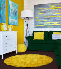  Lukisan Abstrak Biru Yang Dipadukan Dengan Dinding Warna Kuning Lemon Akan Memberikan Nilai Estetika Tersendiri Untuk Ruangan Anda Perpaduan Ruangan Cocok