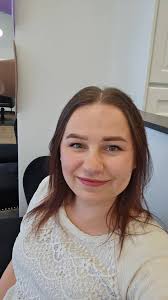 Hi ladies! I'm Julia at Bombshell Studio. Mother's Day is just around the  corner, and I'd love to help you look and feel your best! Whether you're  due for a color refresh,