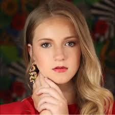 Lacey Johnston's Instagram, Twitter & Facebook