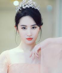 Liu Yifei Bio Net Worth Facts Age Height Nationality Boyfriend Family Mulan Awards Famous Liu moved to new york city with her mother at.