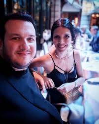 Şahan gökbakar, gayrimenkul yatırımlarında atağa geçti. Sahan Gokbakar In Esine Bakin 2 Cocuk Anasi Kadinsin Ya A24 Galeri