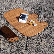 Mittig ist leider ein kleines löchlein (siehe fotos, mit ner decke oder ner vase/kerze drauf sicher kein problem). Ovaler Klapptisch Beam Aus Bambus Und Pulverbeschichtetem Stahl Outdoor Von Houe