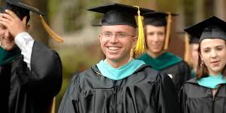 Terbatasnya ukuran buku perpisahan ini menyebabkan penulisan kesan pesan harus singkat dan padat. 23 Pesan Dan Kesan Inspiratif Di Buku Kenangan Wisuda