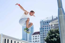 I decided to find a video where a pro demonstrates it to you. Parkour Lernen Grunde Risiken 5 Tipps Fur Anfanger Lernen Net