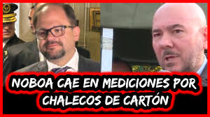 Noboa cae en mediciones por chalecos de cartón