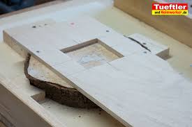 Wanduhr aus holz unikat handarbeit baumscheibe eiche. Baumscheiben Uhr Und Anderes Aus Baumscheiben Bastelntueftler Und Heimwerker De