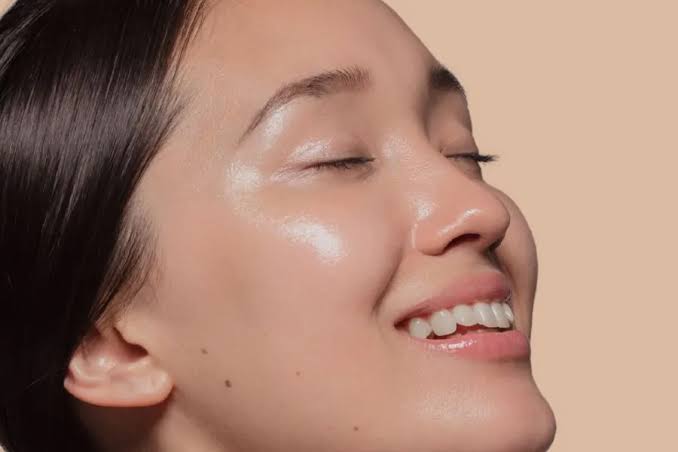 Glass Skin: conheça a tendência - Dra. Súrya Guérios Vasselai