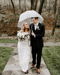 Rainy Wedding Rain On Your Wedding Clear Bubble Umbrella Wedding Photo Ideas Boho W Umbrella Wedding Photos Rain Wedding Photos Umbrella Wedding Pictures