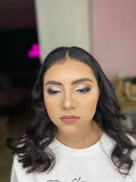 Hola chicas! 💖 Les vengo a ofrecer mi servicio de maquillaje profesional!  Pueden cotizar sin compromiso, paquetes de XV, Novias, Graduaciones,  Sociales! Utilizamos productos de alta gama 💄 También contamos con peinado