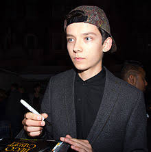 Welcome to asa butterfield daily (asabutterfielded.tumblr.com), your number one source for everything about the british actor asa butterfield, known for the roles of bruno in the boy in the striped pajamas, hugo cabret in hugo. Asa Butterfield Wikipedia