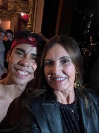 Mais uma noite linda no @theatromunicipalrj. Dessa vez, para assistir ao  balé “O Corsário”. Um balé vigoroso, com muitas cenas, que exige muito não  só da técnica, mas da interpretação dos bailarinos.