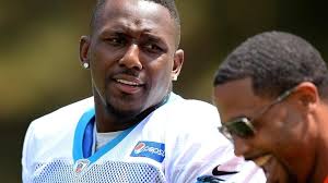 Carolina Panthers linebacker Thomas Davis hosts annual charity event in  Charlotte this weekend