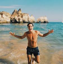 29 people named joao mota living in the us. Solteiro Joao Mota Diverte Se No Algarve Holofote