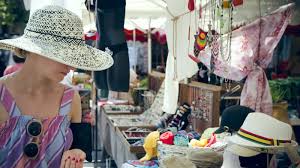 Il y a tout au long des marchés de provence qui sentent, le matin, la mer et le midi des parfums de fenouil. Les Marches Biot Tourisme