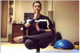 She was last seen in films like dulha mil gaya and no problem in 2010. Sushmita Sen Makes Boyfriend Rohman Shawl Proud As She Pulls Of Extreme Yoga Poses Like A Pro