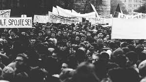 Demonstrace na václavském náměstí a balkon melantrichu (1.) kelly mikel. Roky 1939 A 1989 Jak Vznikl Nejdulezitejsi Den Studentu Studenta Cz
