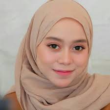 Lestiani better known with the mononym lesti is an indonesian singer and actress and television personality of sundanese origin. Lesti Lover Startseite Facebook