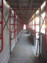 Sidewalk Protection Scaffolding This Not The Case In Other Cities Here For Example Is A Temporary Scaffolding Training Shed Pedestrian Safety