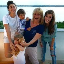 Horia brenciu & marius vaduva versuri: FetiÅ£a Lui Horia Brenciu A Implinit 6 Ani Uite Ce SimpaticÄƒ E