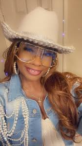 Hat lovers monday motivation and outfit inspiration