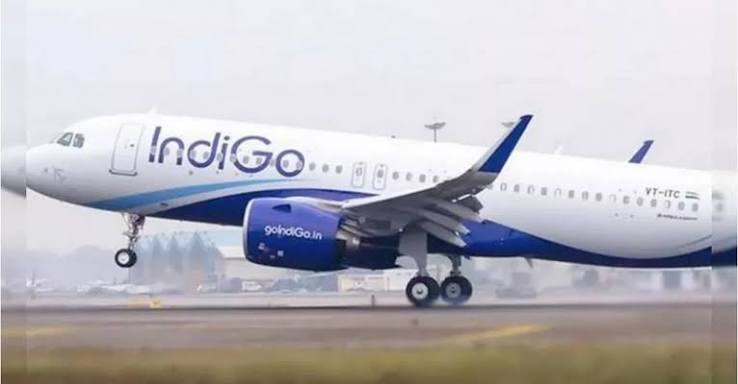 बेंगलुरु में बड़ा हादसा टला, रनवे से टकराया IndiGo का विमान, हादसे के बाद रोकी प्लेन की उड़ान - Indigo Aircraft | Indigo Airline समाचार