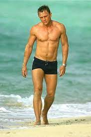 Tangling a web across time, his low drones and. Daniel Craig Trainingsplan Krafttraining Muskelaufbau