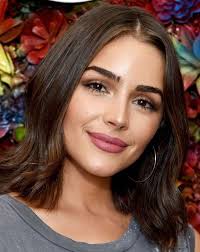 pin von lori touchette auf coiffure coupe de cheveux tendance bob frisur schulterlange haare bob schulterlange haare mittelscheitel